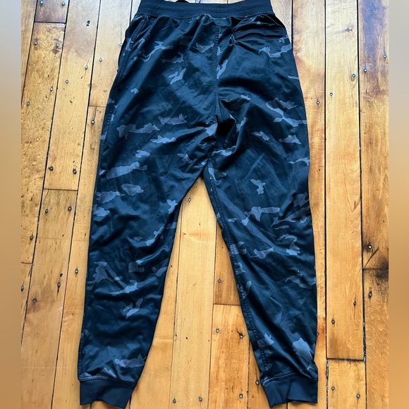 Under Armour Men’s Large Dark Camo Black Sportstyle Jogger Pants Gym Active - Picture 7 of 10
